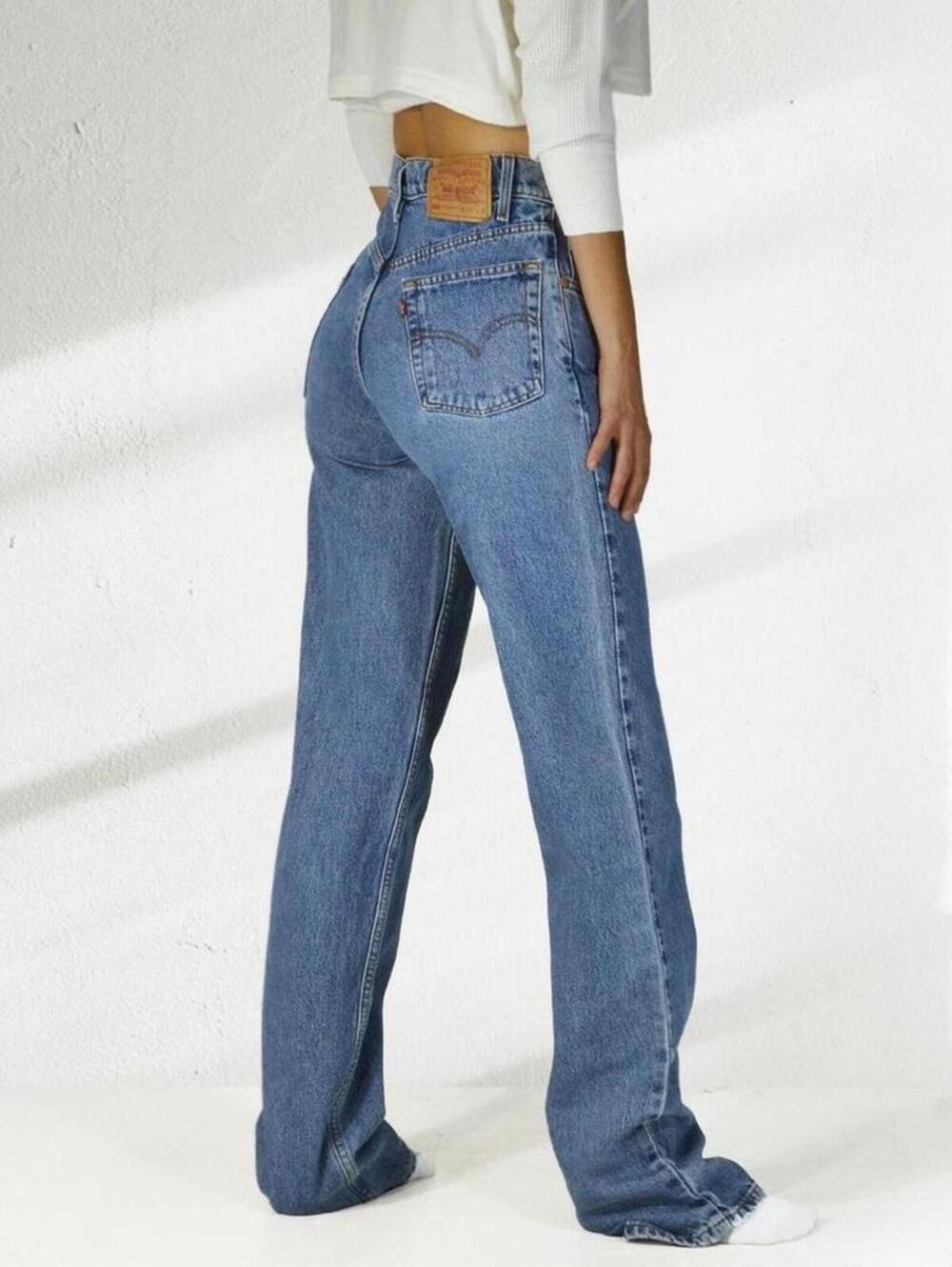 Vintage Levi's 550 blue mid waisted straight leg jeans #denim #highwaisted #90s